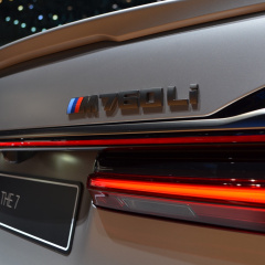 Эксклюзивный BMW M760Li 2019 – G12, фейслифтинг и V12