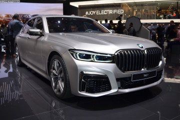 Предварительный осмотр и смена свечей зажигания BMW 7 серия G11-G12