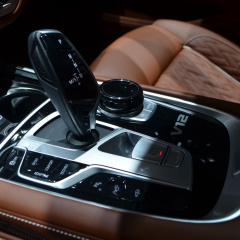 Эксклюзивный BMW M760Li 2019 – G12, фейслифтинг и V12