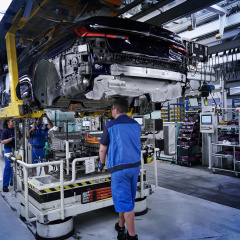 Топовая модель BMW 7 серии LCI запущена в серию в Дингольфинге