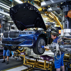 Топовая модель BMW 7 серии LCI запущена в серию в Дингольфинге