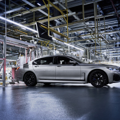 Топовая модель BMW 7 серии LCI запущена в серию в Дингольфинге