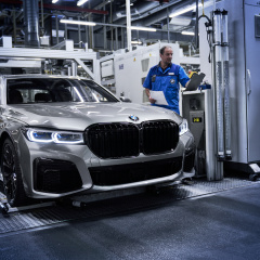 Топовая модель BMW 7 серии LCI запущена в серию в Дингольфинге