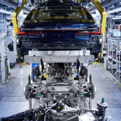 Топовая модель BMW 7 серии LCI запущена в серию в Дингольфинге