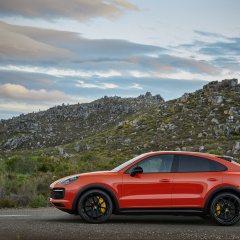 Porsche Cayenne Coupe начинает охоту на BMW X6?