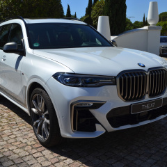 Фейслифтинг BMW M760Li xDrive соответствует BMW X7 M50d