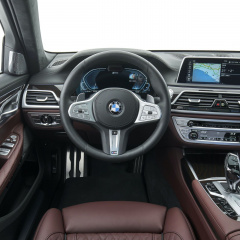 Началось серийное производство нового гибрида BMW 745Le xDrive 2019