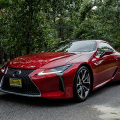 Lexus LC F считает себя конкурентом BMW M8