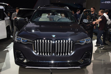 BMW X7 с фейслифтингом на автосалоне в Шанхае BMW X7 серия G07