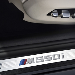 BMW M550i xDrive - спецмодель седана для Европы