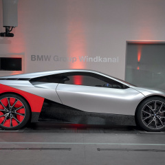 BMW Vision M NEXT - настоящий гибридный суперкар с подключаемыми модулями