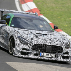 Mercedes-AMG GT R Black со шпионскими крыльями и с большими вентиляционными отверстиями в капоте