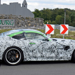 Mercedes-AMG GT R Black со шпионскими крыльями и с большими вентиляционными отверстиями в капоте