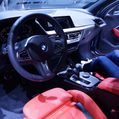 Новый BMW M135i xDrive F40 в новой одежде Storm Bay Metallic