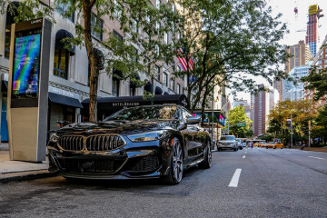 BMW 8 серии Gran Coupe G16 в темно-черном цвете на улицах Нью-Йорка BMW 8 серия G15