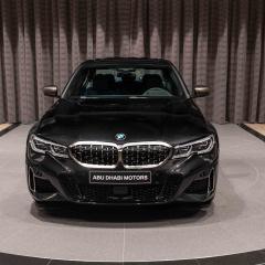 BMW Абу-Даби Моторс представил BMW M340i Performance с салоном в сине-черном цвете