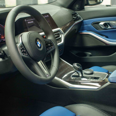 BMW Абу-Даби Моторс представил BMW M340i Performance с салоном в сине-черном цвете