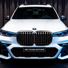 BMW X7 M50i с салоном Tartufo представлен в автосалоне BMW Abu Dhabi Motors