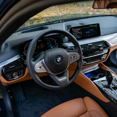 BMW 530e 2020 года с подключаемым модулем