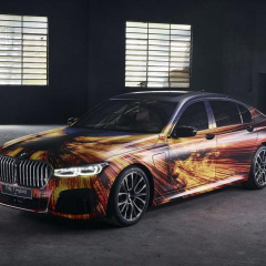 BMW 745Le стал арт-каром