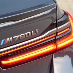 Новый M760Li xDrive V12 представлен в стандартной форме M Performance