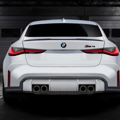 BMW M4 (G82) 2021 показывает свою обновленную большую решетку радиатора