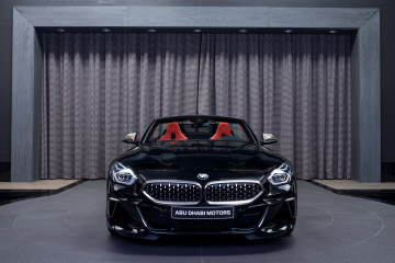 BMW Z4 M40i с металлической краской Sapphire Black и салоном Magma Red BMW Z серия Все BMW Z