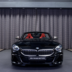 BMW Z4 M40i с металлической краской Sapphire Black и салоном Magma Red