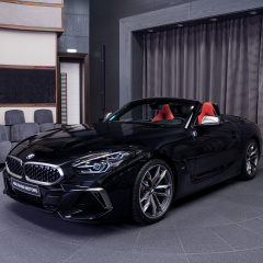 BMW Z4 M40i с металлической краской Sapphire Black и салоном Magma Red