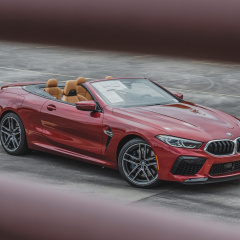 Мощный BMW M8 Convertible 2020 выглядит красиво в Motegi Red