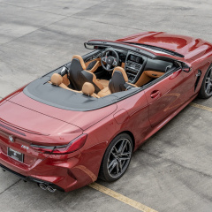 Мощный BMW M8 Convertible 2020 выглядит красиво в Motegi Red