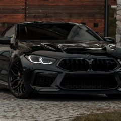 BMW M8 Competition: черный флагманский крейсер с шасси KW Variant 4