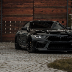 BMW M8 Competition: черный флагманский крейсер с шасси KW Variant 4