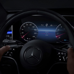 Mercedes представил информационно-развлекательную систему нового Mercedes S-Class - конкурента BMW 7 серии