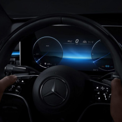 Mercedes представил информационно-развлекательную систему нового Mercedes S-Class - конкурента BMW 7 серии