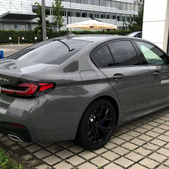 Новый гибридный плагин BMW 545e xDrive LCI с пакетом M Sport