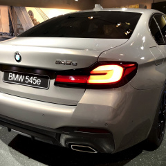 Новый гибридный плагин BMW 545e xDrive LCI с пакетом M Sport