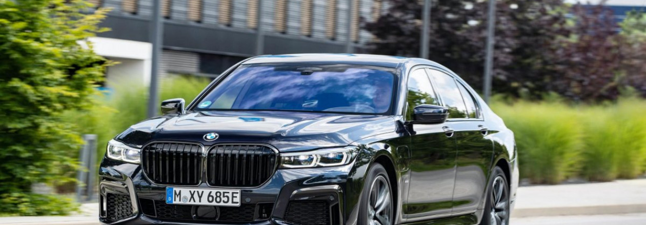 Обновленный гибрид BMW 745Le 2020 года