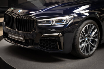 BMW M760Li Individual G12-LCI в цвете черный азурит на выставке BMW Abu Dhabi Motors BMW 7 серия G11-G12