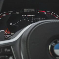 Обновленный BMW X7 M50i 2021 года