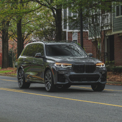 Обновленный BMW X7 M50i 2021 года