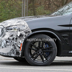 Обновленная версия BMW X4 M LCI с увеличенной решеткой радиатора замечена на скоростных тестах