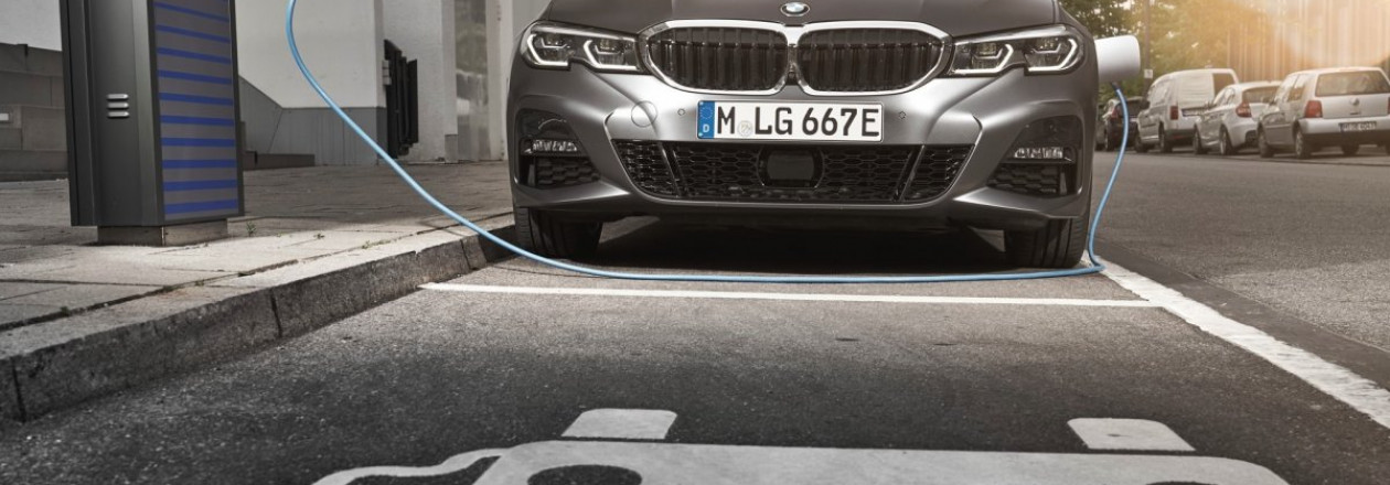BMW 320e 2021: первые подробности