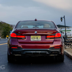 BMW M550i xDrive 2021 года