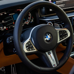 BMW M550i xDrive 2021 года