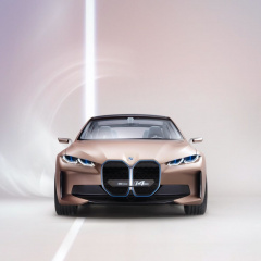 BMW i4 официально представят в среду, 17 марта