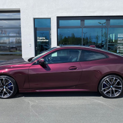 BMW M440i Coupé G22 с индивидуальной окраской Wildberry Metallic