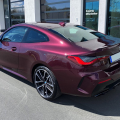 BMW M440i Coupé G22 с индивидуальной окраской Wildberry Metallic