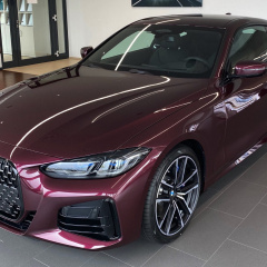 BMW M440i Coupé G22 с индивидуальной окраской Wildberry Metallic