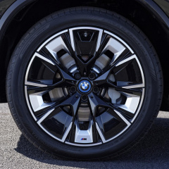 Спустя два года после презентации электрический внедорожник BMW iX3 подвергается фейслифтингу